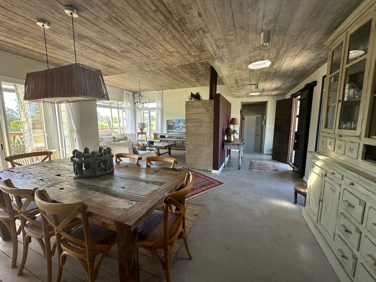 Top Airbnb: Spectacular house in El Quijote, for 2 families in San Carlos