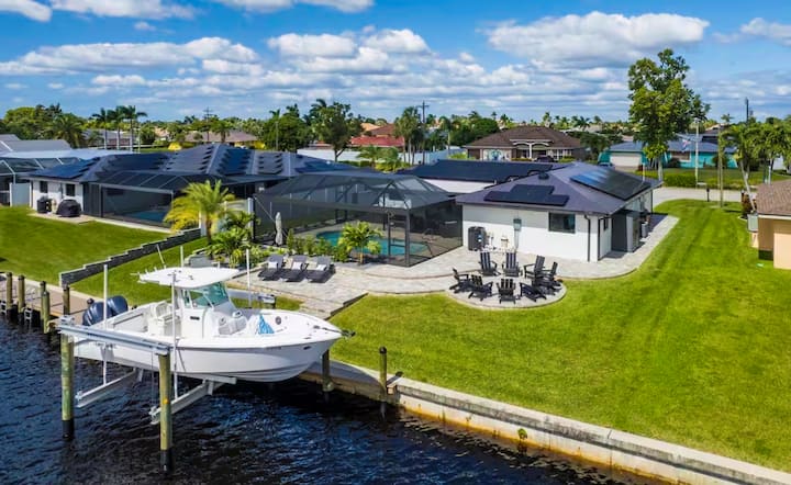 Hastings Hideaway | Waterfront W/ Pool & Hot Tub - Florida