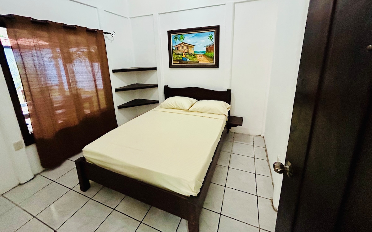 Dhoma e gjumit vjen me A/C.