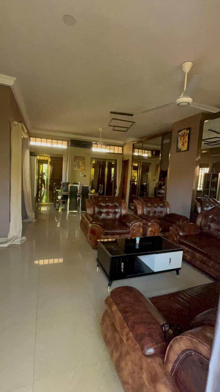Villa F4 Avec Chambre Privée - Burkina Faso