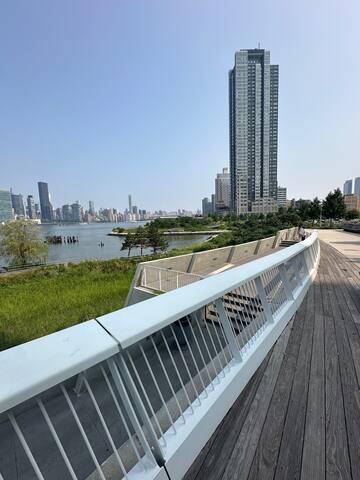 5 beds Lic queens condo 5 minutes to Manhattan gallery image 5