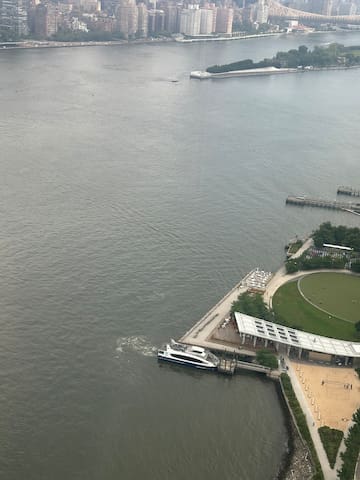 5 beds Lic queens condo 5 minutes to Manhattan gallery image 3