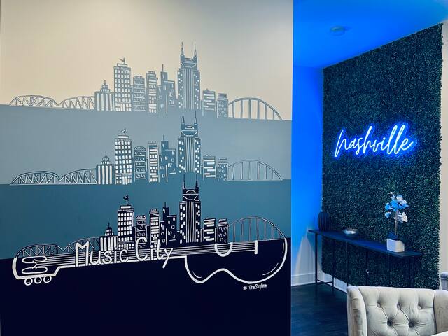 TheSkyline! •Insta •Game Room •15 beds •Hot Tub gallery image 4