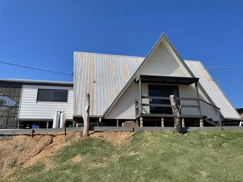 Omeo Aframe on the Hill