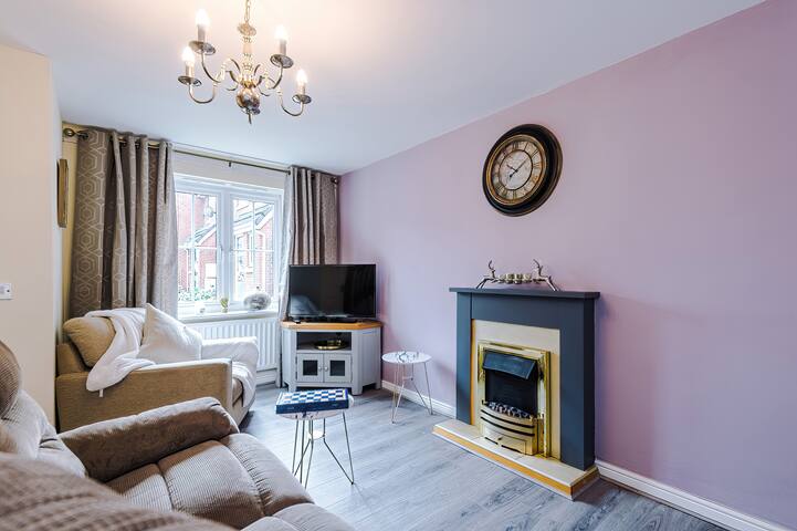 Comfy 3 Bed•2 bath •Parking•WiFi •Manchester