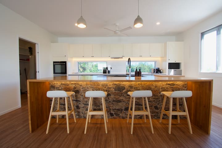 Beachside Entertainer’s Dream | Spacious Luxe Home gallery image 2