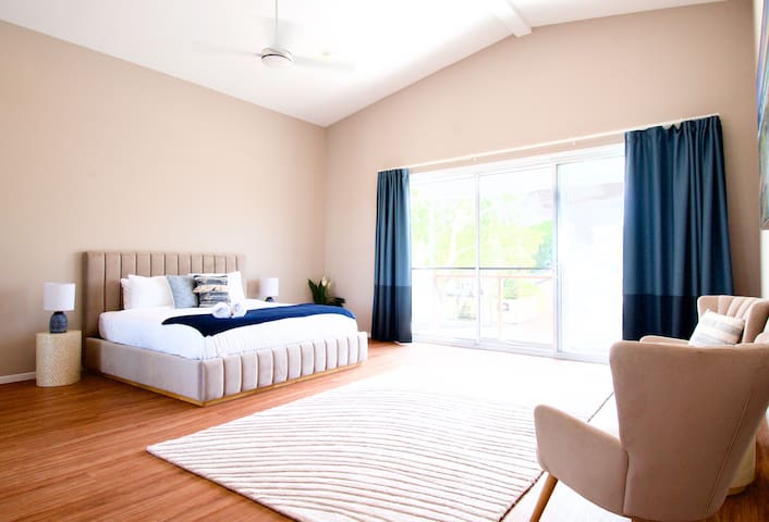 Beachside Entertainer’s Dream | Spacious Luxe Home gallery image 4