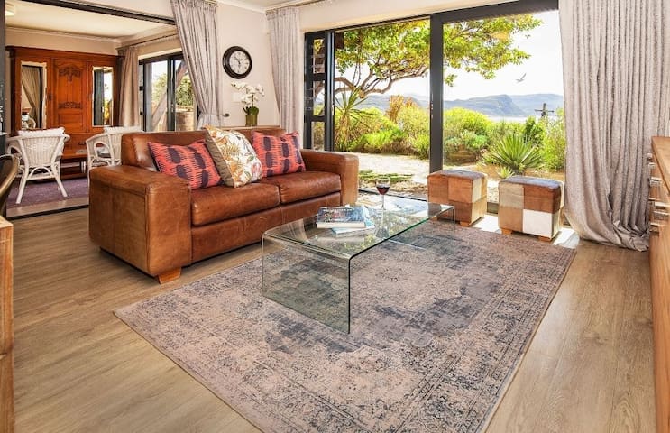 Mariner Garden Apartment – views