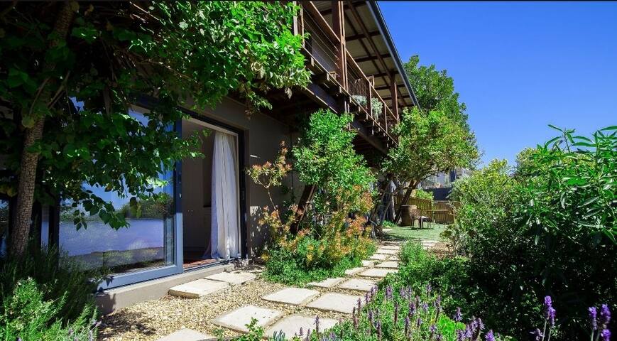 Mariner Garden Apartment – views gallery image 5