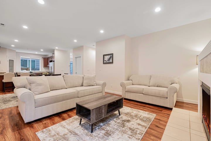 M2m's 5b Downtown South Seattle Villa M#41907 - Kent, WA