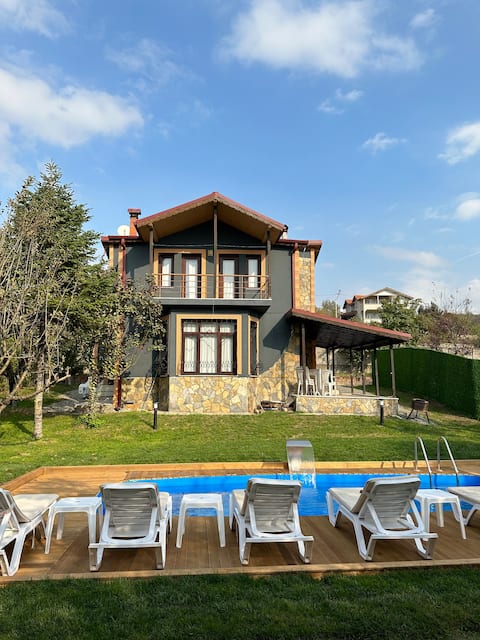 Isolated Villa with Heated Pool in Sapanca Lake