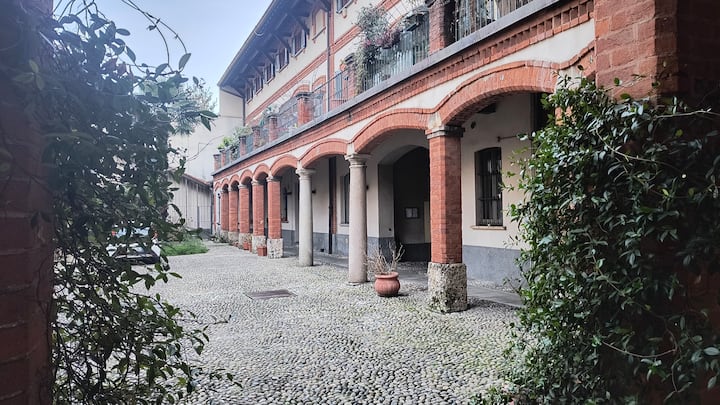 ​Historic Art & Piano Loft - 10m From Metro M1 - Monza