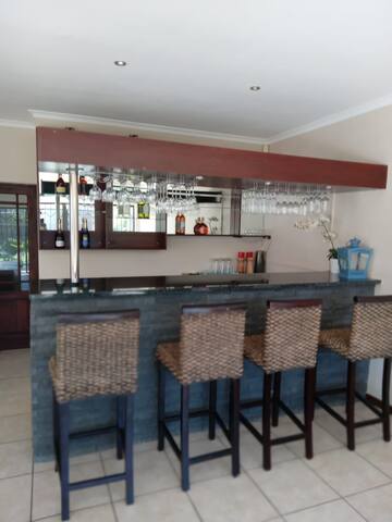 Cozy pool House in Capetown gallery image 5