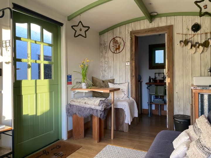 Bespoke Shepherd's Hut, Brixham - Brixham