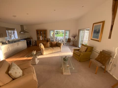 Top performing Airbnb: Little Loo Barn on Waterloo Farm in Test Valley