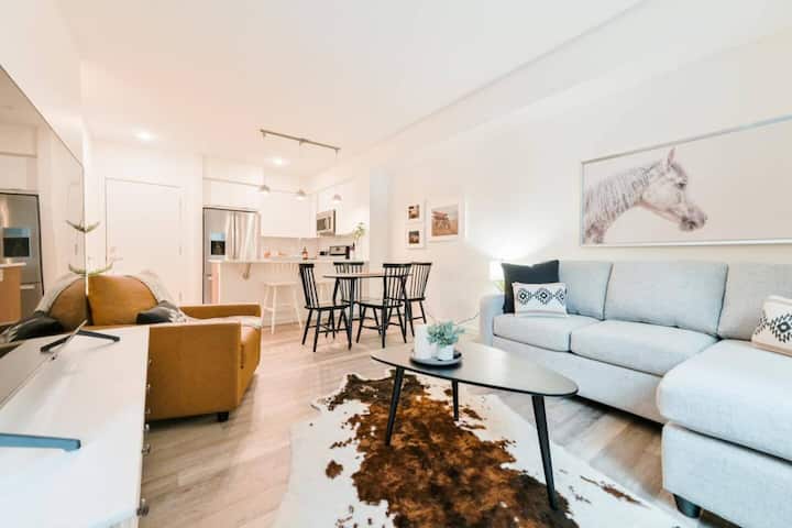 Heart Of Dt| Western Condo |Walk To Stampede - Calgary