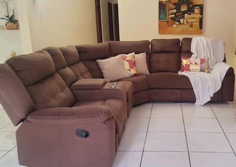 Casa Grande 4 camas A/C full, patio, Autopista PR5