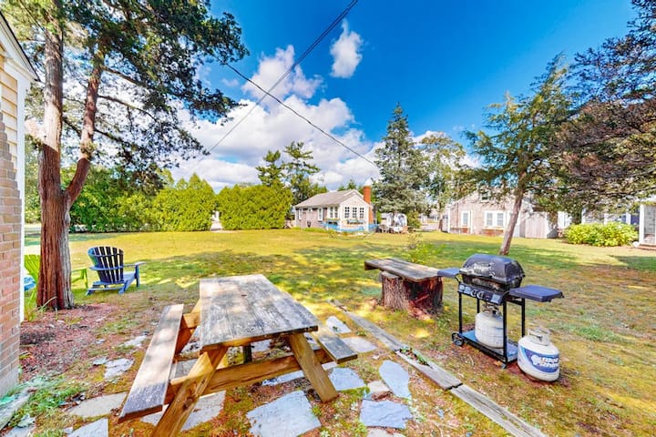 Dog-friendly Harwich Cottage With Large Lawn - Harwich, MA