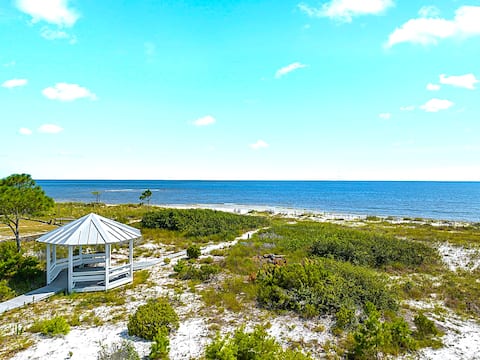 Sachs Sea Shack Oceanfront Private Beach & Hot Tub