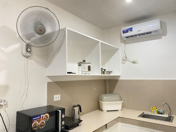 B Kitchenette Queen/ac/hotwater/wifi/netflix/fridg - Panglao