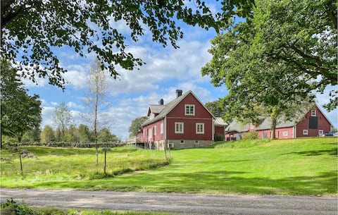 Awesome home in Lidhult with lake view