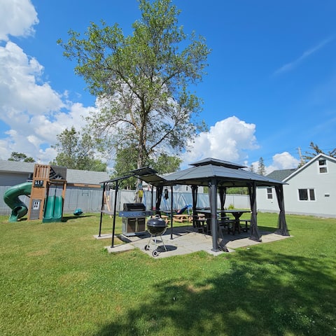 Oduca's All Season Cottage  with Kid's Playground