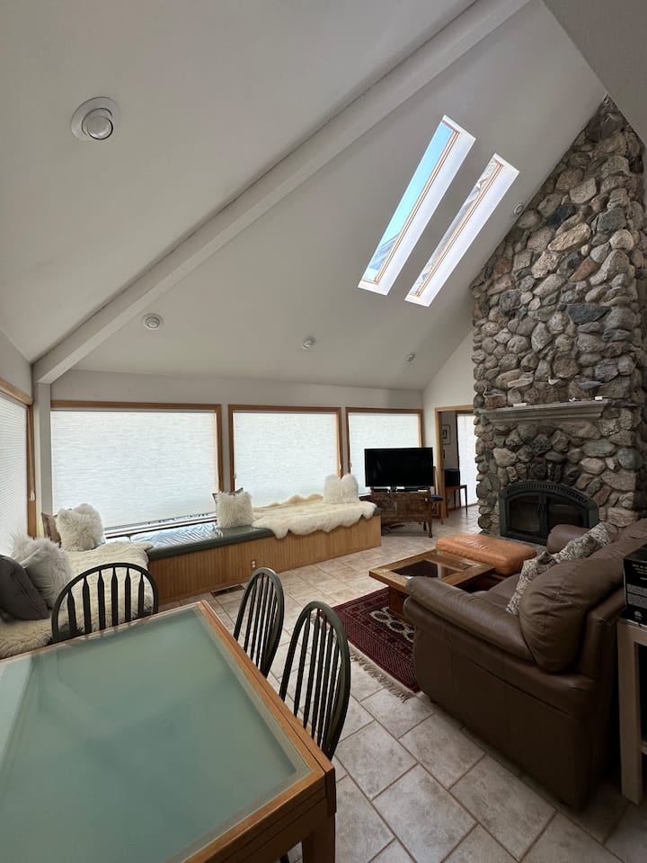 Beach House Getaway - Burien, WA