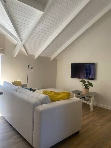 Peaceful home with mountain view gallery image 4