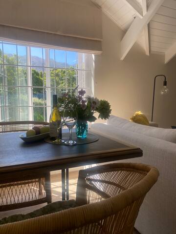 Peaceful home with mountain view gallery image 3