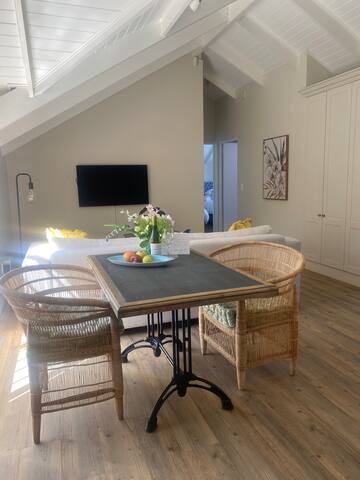 Peaceful home with mountain view