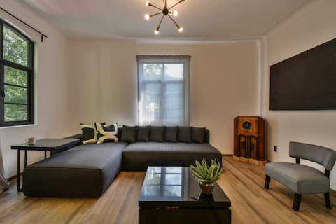 Popular Airbnb listing: 3 Br Urban Oasis in La Roma in Cuauhtémoc