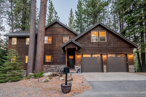 2 hot tubs, 6BR/11BD/5BA, game room, 3 decks
