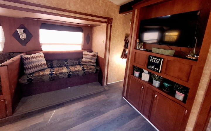 Cozy Farm Camper • Fire Pit • Private Yard - Greensboro, NC