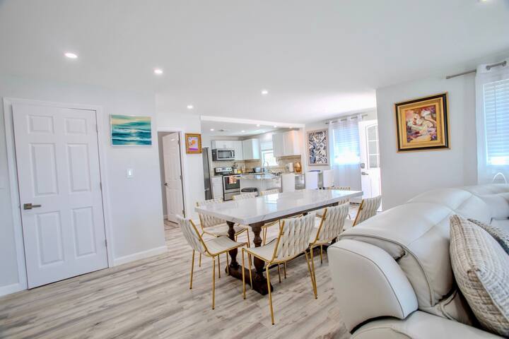 Beach House, Views, Pool & Hot Tub gallery image 3