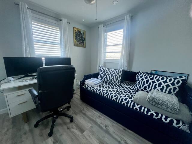 Beach House with Pool & Hot Tub 9 Bed 6 Bath gallery image 4