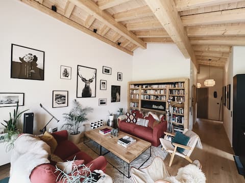 Cosy 2BR penthouse apartment in central Saanen