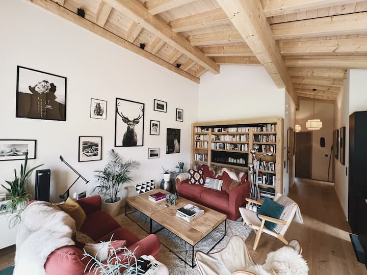 Cosy 2BR penthouse apartment in central Saanen