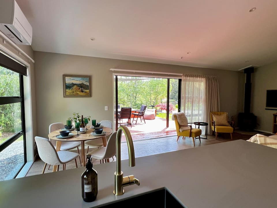 Pheasant Lodge, among orchards near the Abel Tasman, Upper Moutere, Tasman, New Zealand, photo 5 of 10
