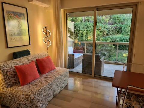 Top performing Airbnb: Studio large terrace swim pool 5mn from the sea in Nice