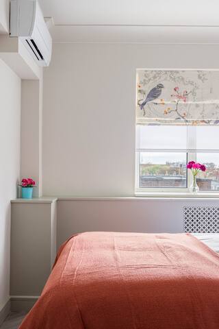 Lux Regents Park 2 bed 2 bath penthouse with AC gallery image 5