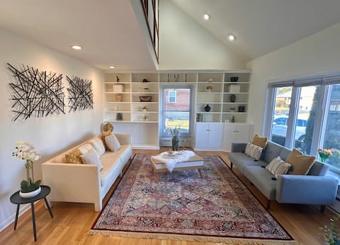 Successful Airbnb property: Elegant Albany Retreat | Mins to D/T & UAlbany in Albany