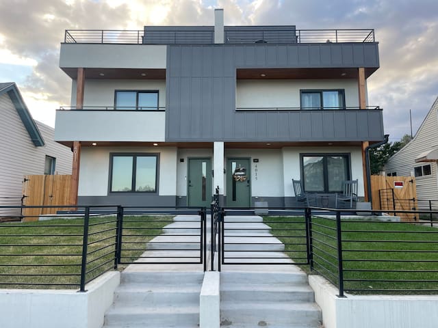 Sunnyside’s Brightest – Casa de Kalamath