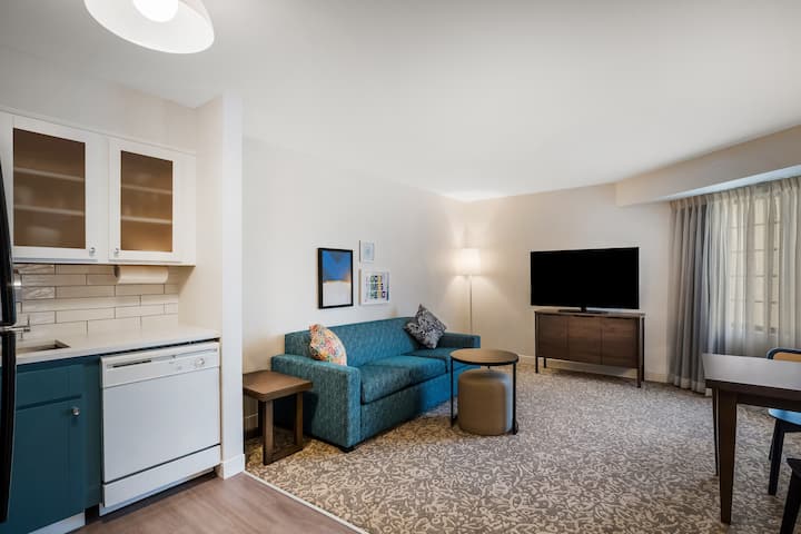 Experience The Best! Free Breakfast, Outdoor Pool! - Highlands Ranch, CO