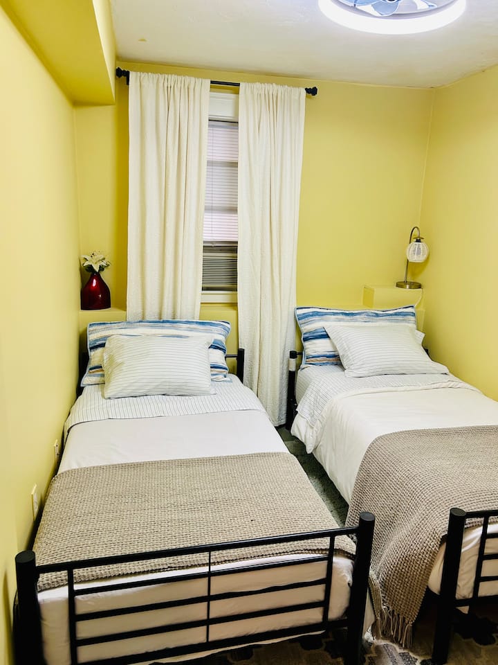 Private Room Near Downtown - Worcester, MA