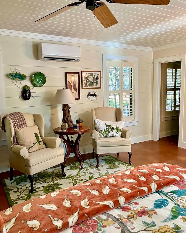 Gardens, Hiking, Lake, Pool-potting Shed Cottage - Smithville, TX