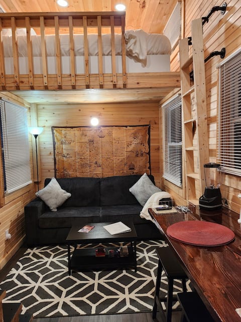 Popular Airbnb listing: Tiny Treasures Retreat in Bayshore Gardens