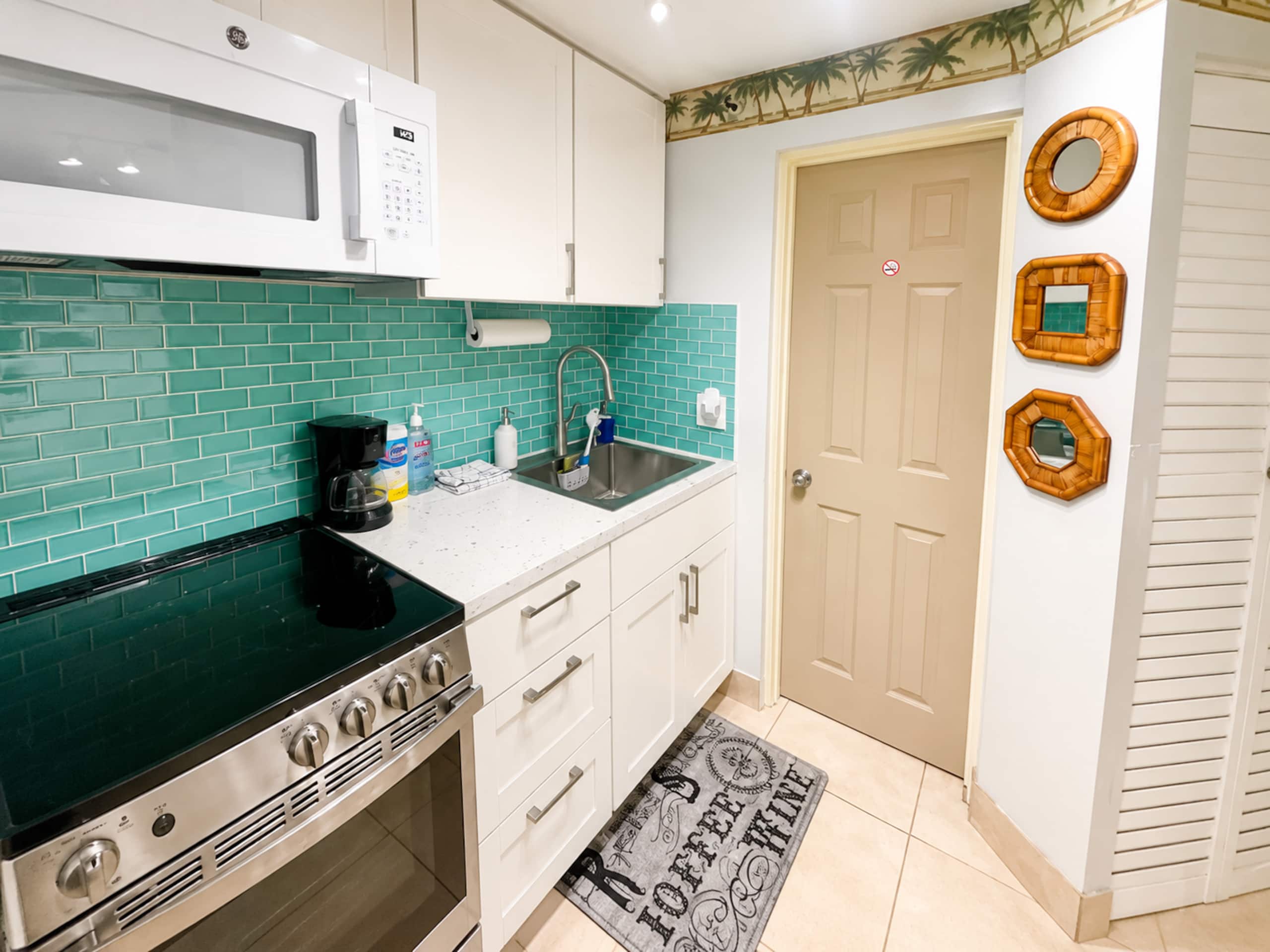 Condo in Honolulu · ★4.77 · 1 bedroom · 2 beds · 1 bath - Image 10