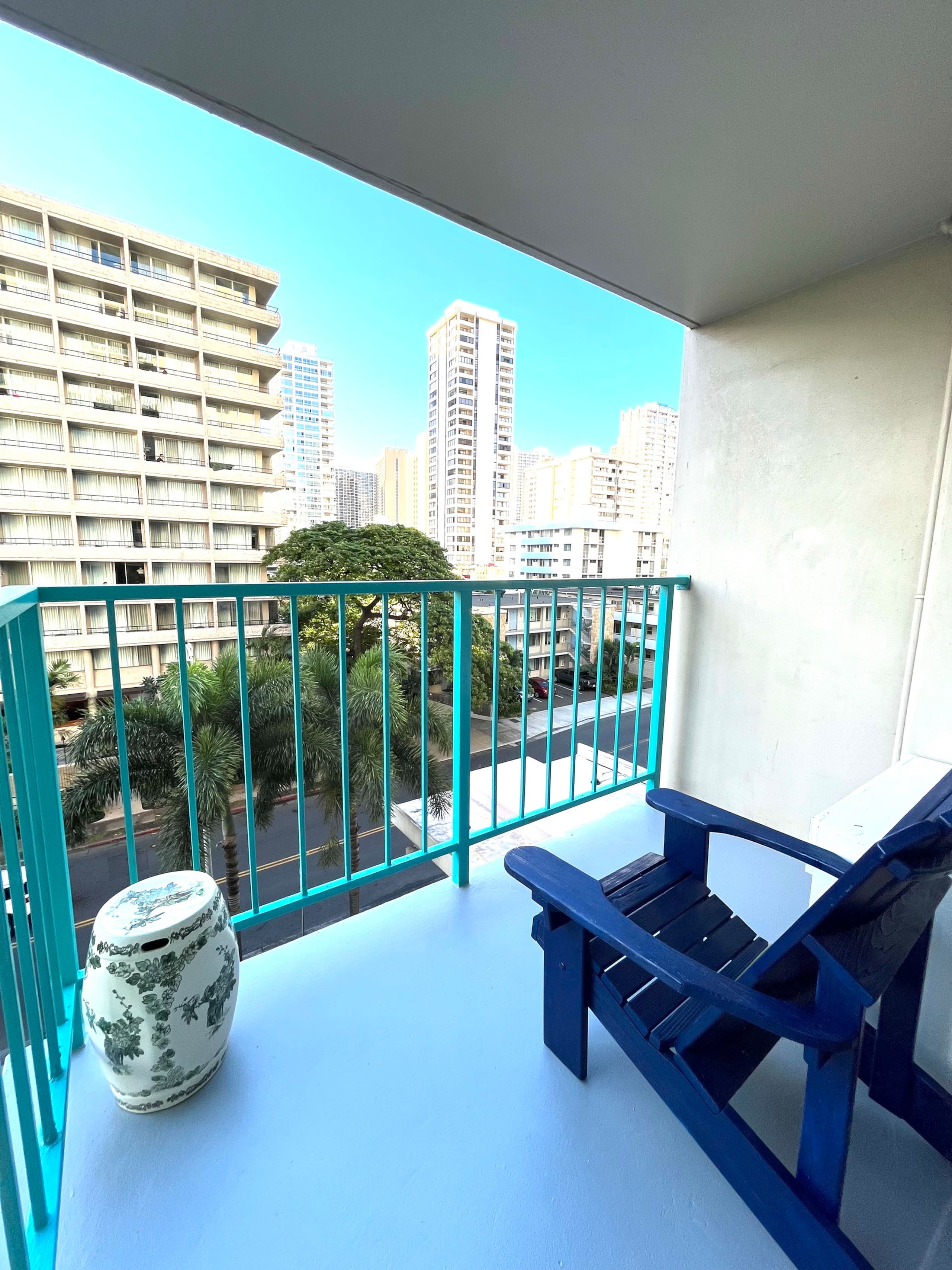Waikiki Newly Renovated Apt! - Image 7