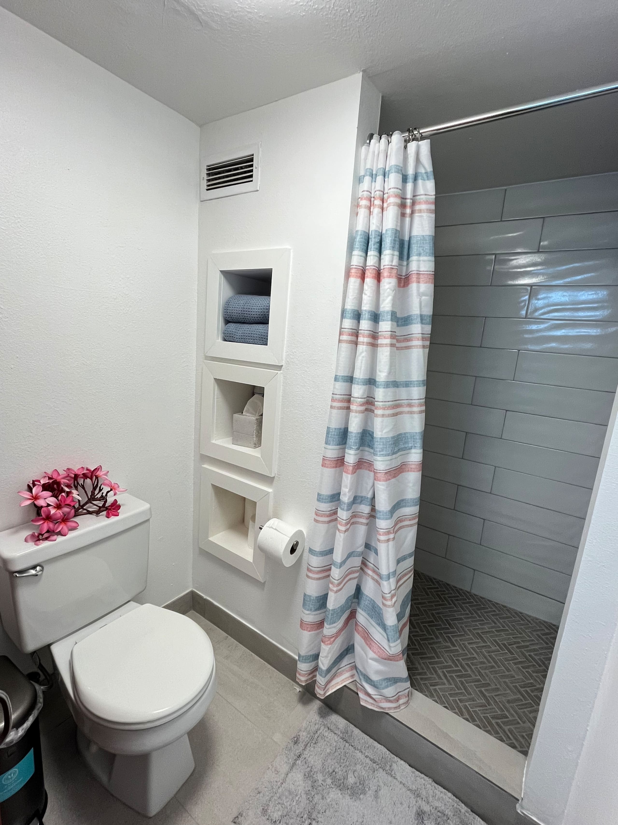 Waikiki Newly Renovated Apt! - Image 4
