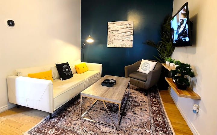 Modern 2br • Near Canada Life Centre • Parking - Winnipeg